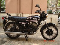 Black Yamaha RD 350