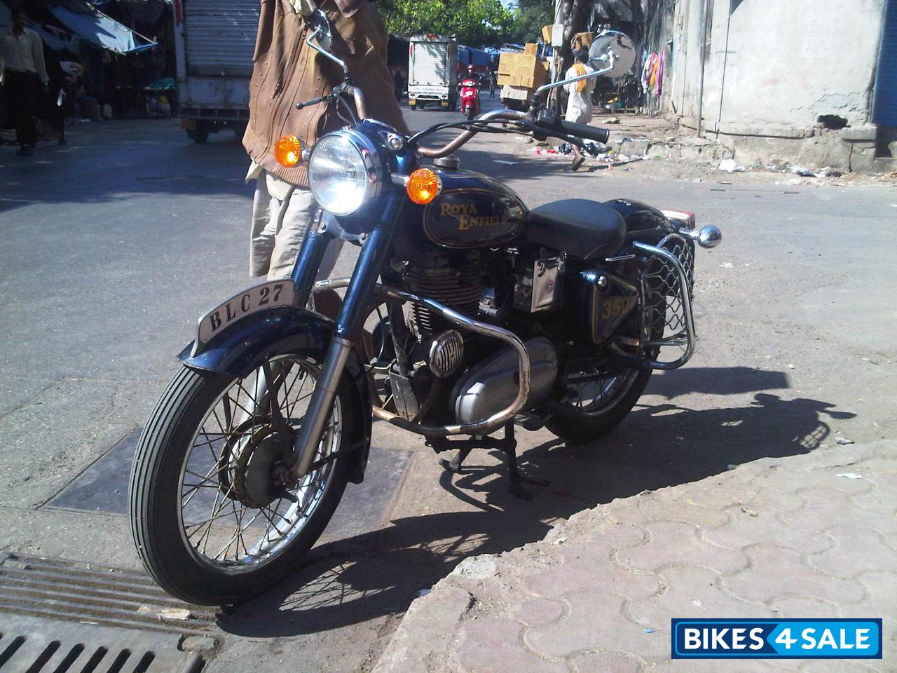 Blue Royal Enfield Bullet Standard 350