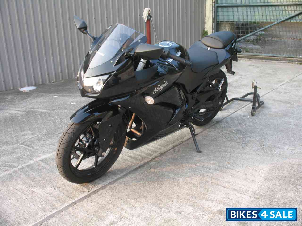 Used 2010 model Kawasaki Ninja 250R for sale in Bardhaman. ID