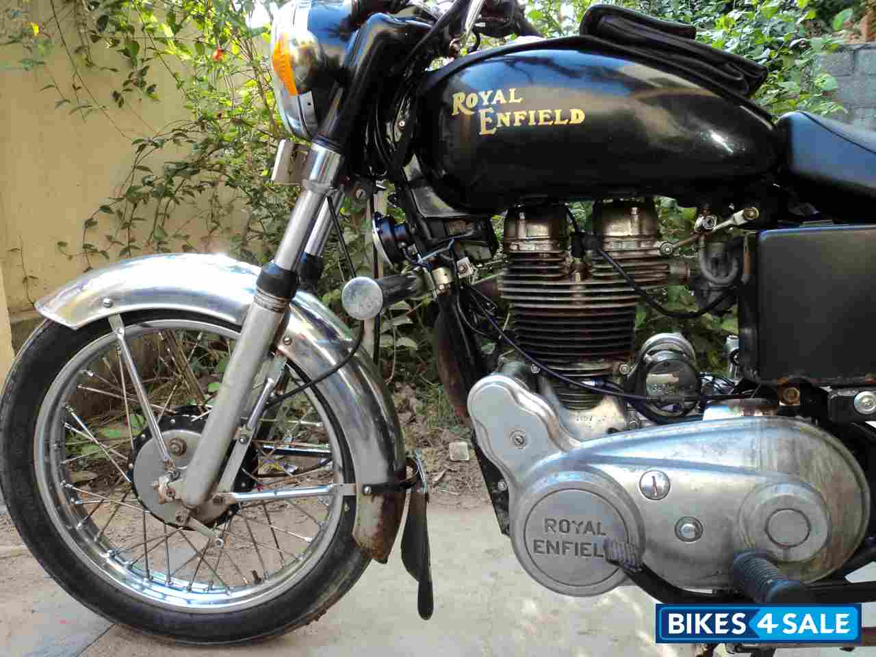 Black Royal Enfield Bullet Standard 350