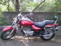 Red Bajaj Avenger 180 DTS-i