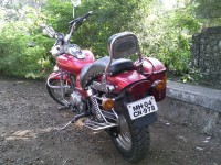 Red Bajaj Avenger 180 DTS-i