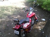 Red Bajaj Avenger 180 DTS-i