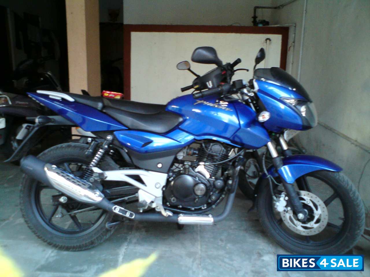 Pulsar 180 price on sale blue colour