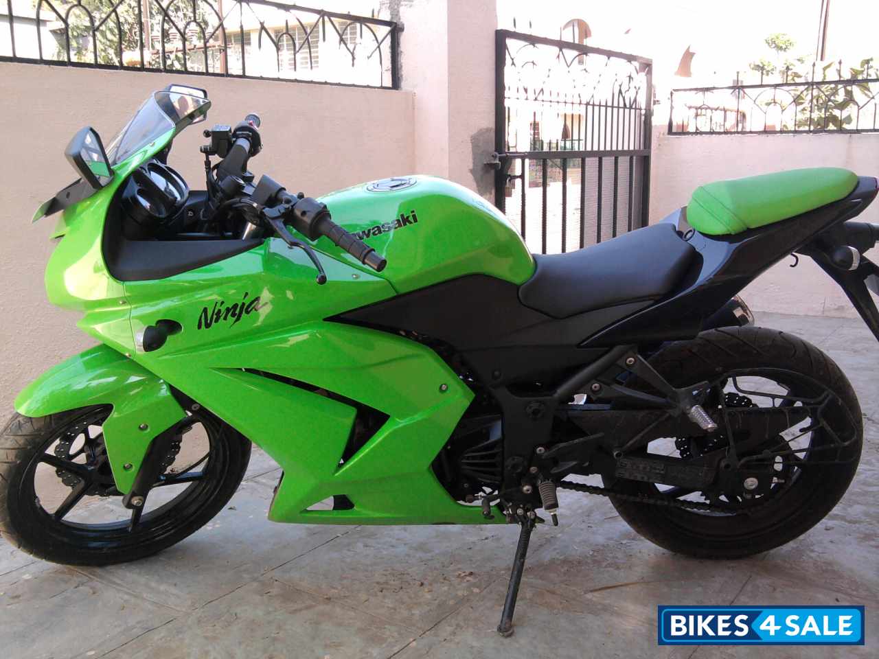 Green Kawasaki Ninja 250R