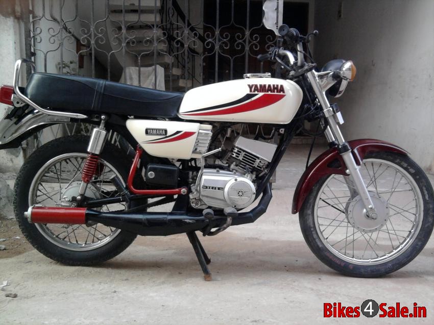 White Yamaha RX 100 Picture 1. Album ID is 43555. Bike located in ...