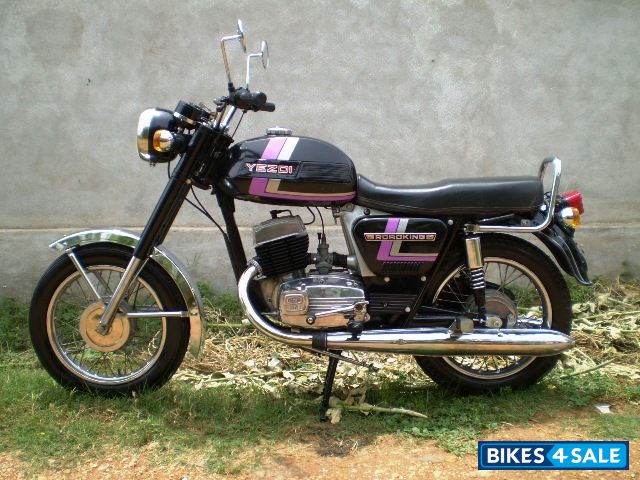 Black Ideal Jawa Yezdi RoadKing Black Ideal Jawa Yezdi RoadKing