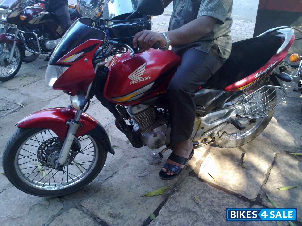 Used 2006 model Honda Unicorn for sale in Mumbai. ID 44096. Red colour - Bikes4Sale