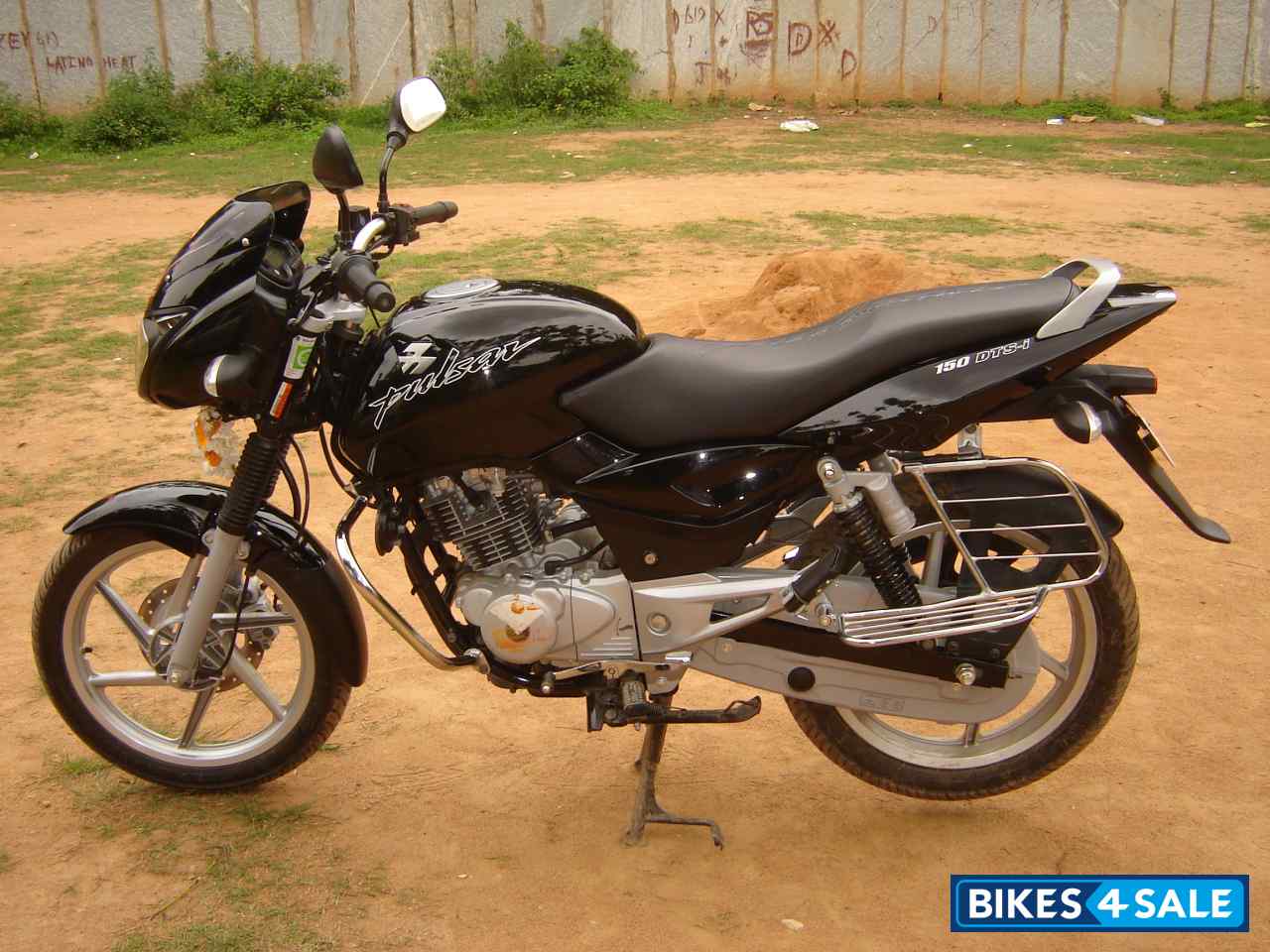 Black Bajaj Pulsar 150 DTSi