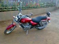 Red Bajaj Avenger 180 DTS-i