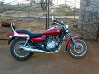 Red Bajaj Avenger 180 DTS-i