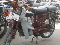 Meroon Bajaj M80