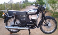 Black Yamaha Rajdoot