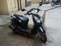 Black Honda Aviator