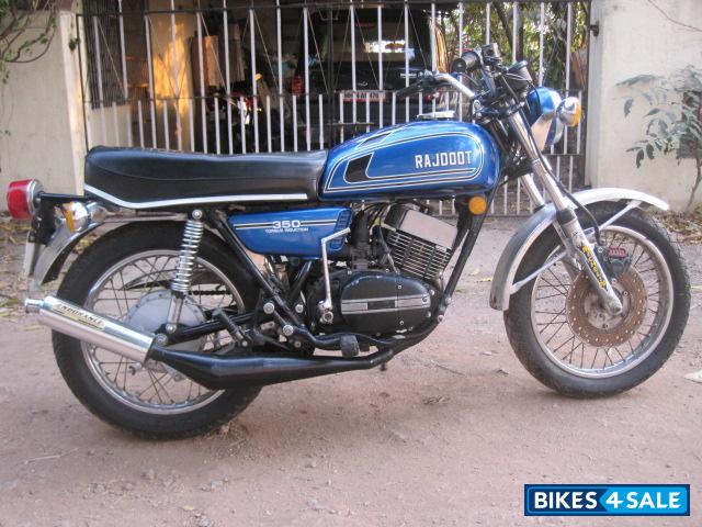 Blue Yamaha RD 350