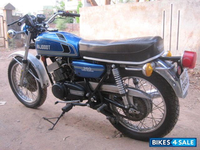 Blue Yamaha RD 350 Blue Yamaha RD 350