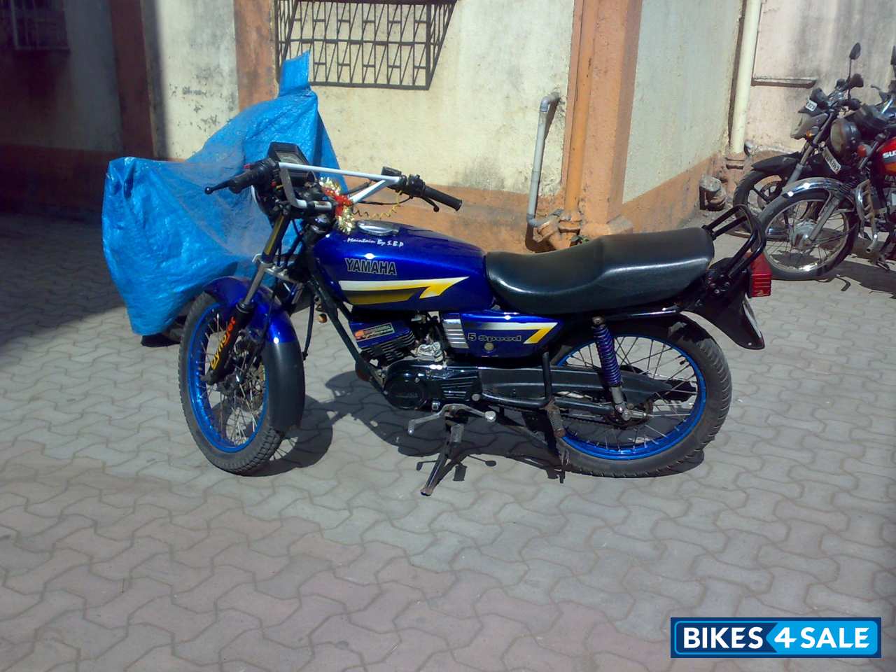 Blue Yamaha RX 135