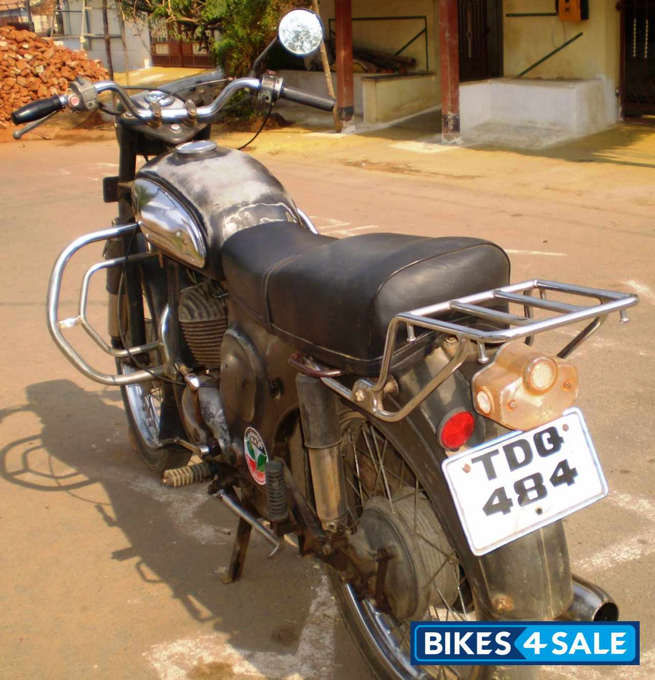 Black Yamaha Rajdoot Black Yamaha Rajdoot