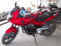 Red Bajaj Pulsar 220 DTSi