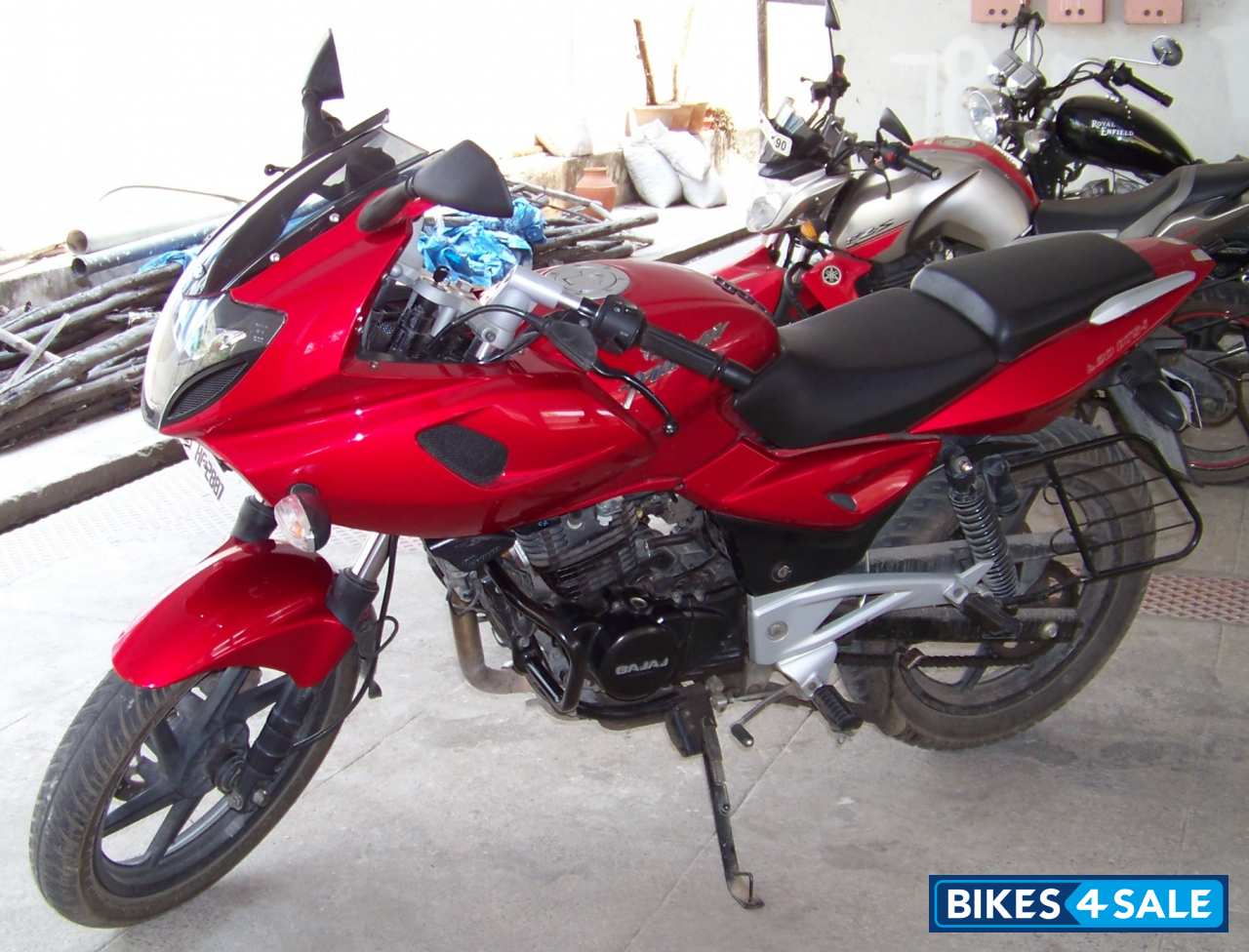 Red Bajaj Pulsar 220 DTSi