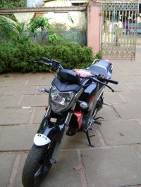 Black  Yamaha FZ16