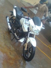 White TVS Apache RTR 180