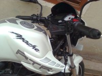 White TVS Apache RTR 180