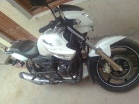 White TVS Apache RTR 180