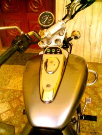 Silver Grey Bajaj Avenger 180 DTS-i