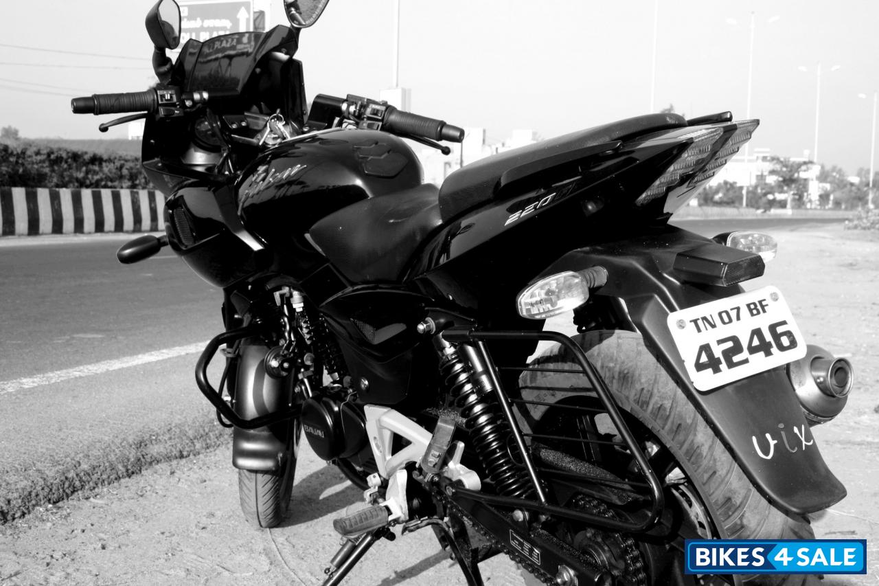 Black Bajaj Pulsar 220 DTSi Picture 1. Album ID is 52209. Bike located ...