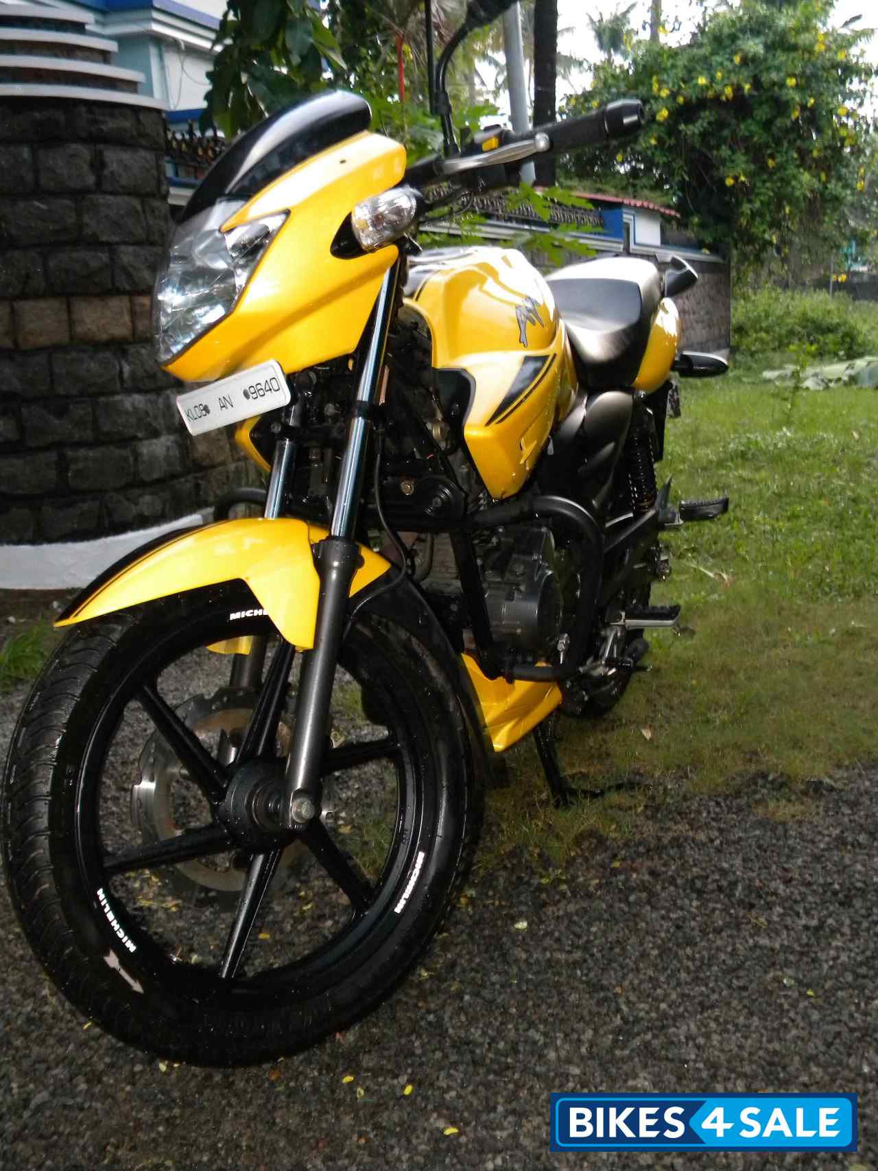 Yellow TVS Apache RTR 160