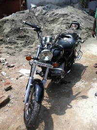 Black Bajaj Avenger 180 DTS-i