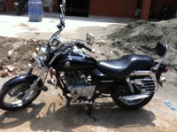 Black Bajaj Avenger 180 DTS-i