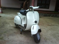 White Bajaj Super