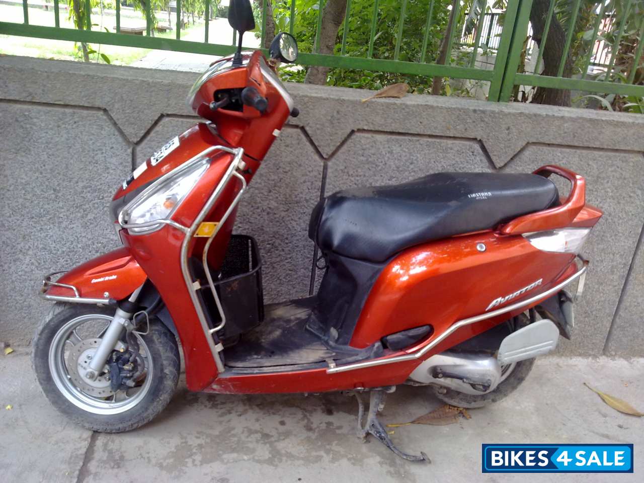 Red Honda Aviator