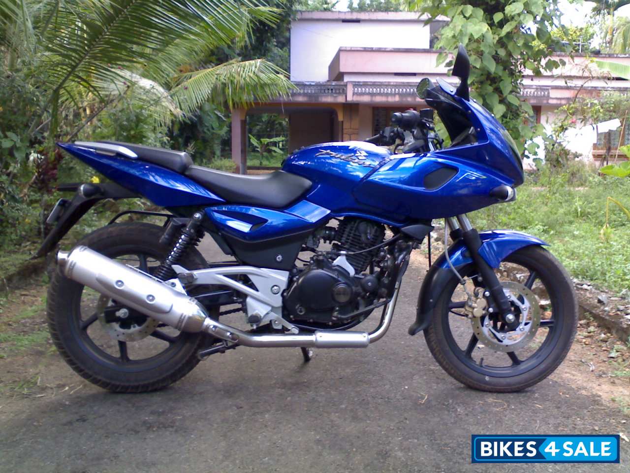 Blue Bajaj Pulsar 220 DTSi