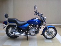 Blue Bajaj Avenger 220 DTS-i