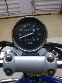 Blue Bajaj Avenger 220 DTS-i