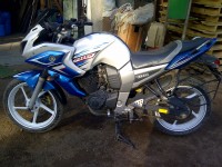 White/blue Limited Edition Yamaha Fazer