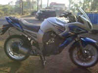 White/blue Limited Edition Yamaha Fazer