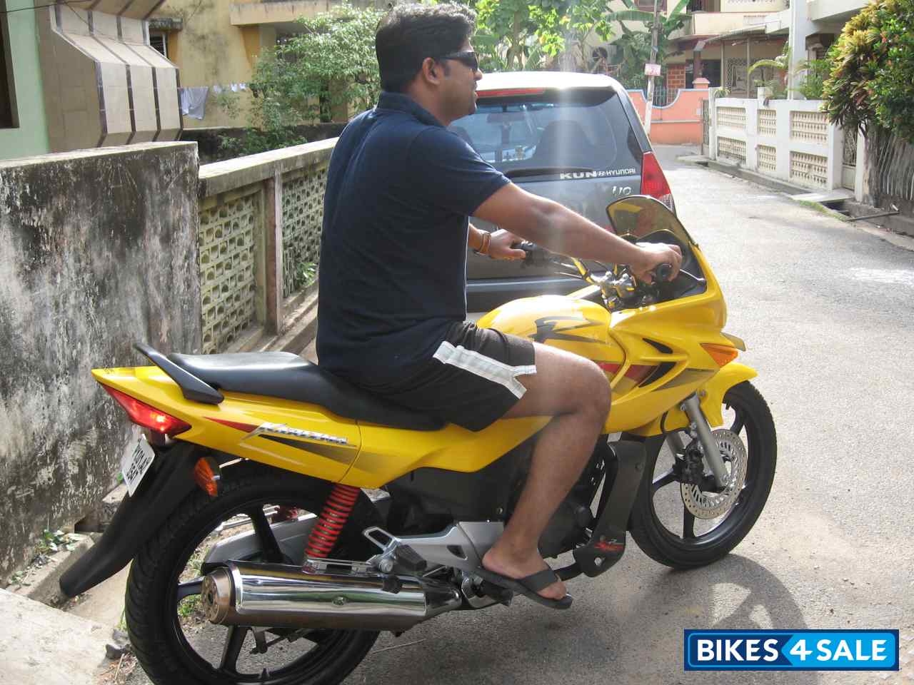 karizma r yellow