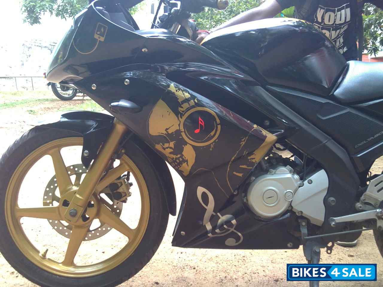 Black And Gold Yamaha YZF R15 Black And Gold Yamaha YZF R15