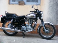 Black Royal Enfield Bullet Machismo 350 Old