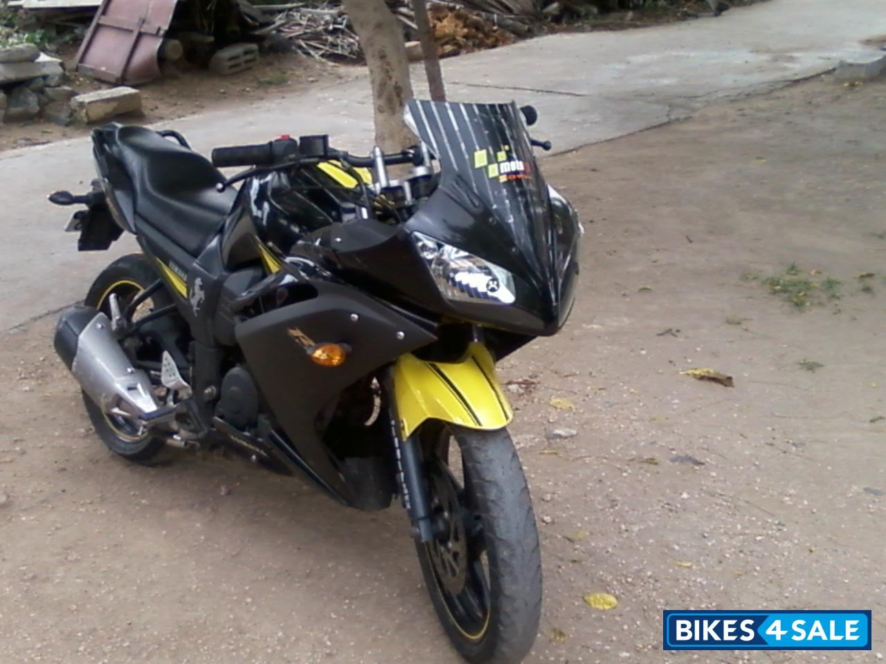 Black With Yellow Yamaha Fazer