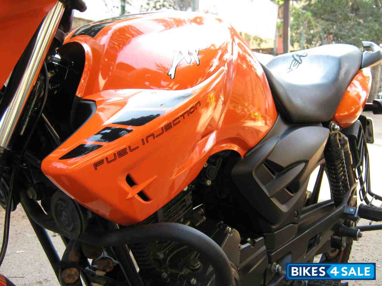 Orange TVS Apache RTR FI 160