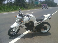 White( Modified) Yamaha FZ16