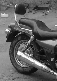 Cocktail Wine Red Bajaj Avenger 200 DTS-i