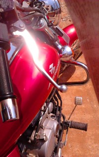 Cocktail Wine Red Bajaj Avenger 200 DTS-i