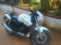 White TVS Apache RTR 180