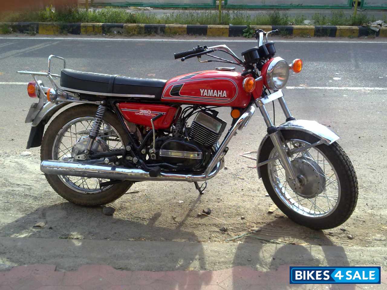 Red Yamaha RD 350